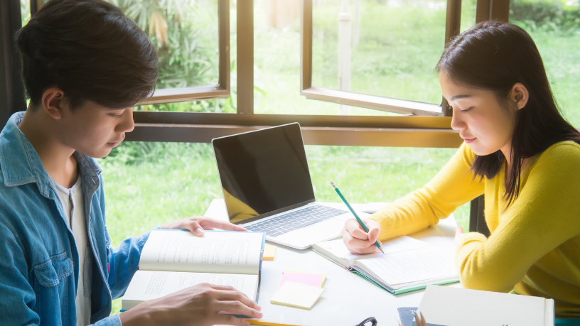 Como preparar os professores para usar a IA de forma crítica e responsável? A Sigma Educação explica!